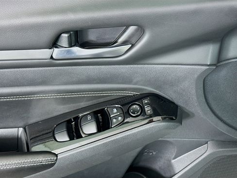 Used 2022 Nissan Altima 2.5 SV w/ SV Premium Package image 15