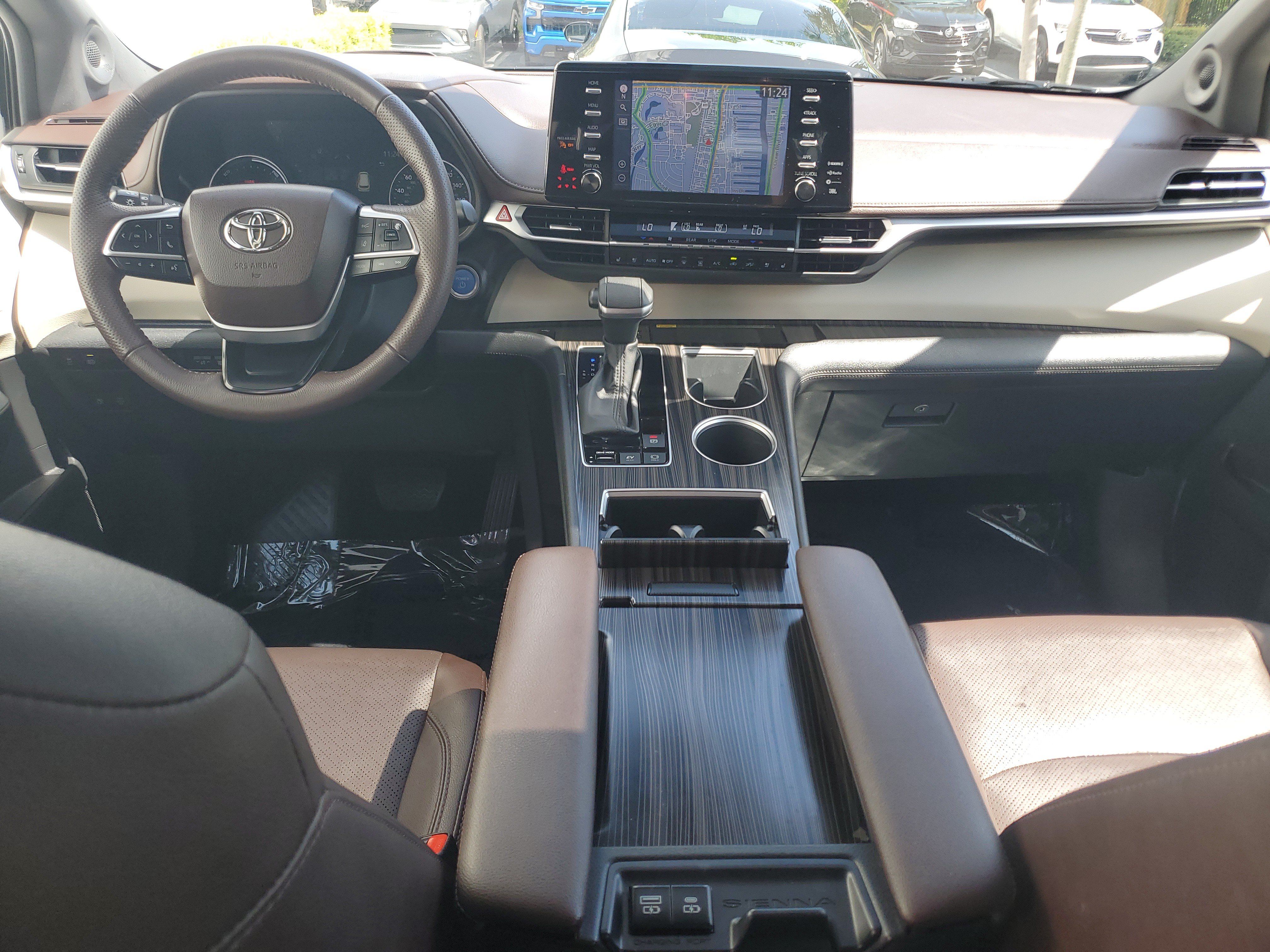 Used 2023 Toyota Sienna Platinum AWD/4WD image 16