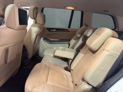 Used 2017 Mercedes-Benz GLS 550 4MATIC image 32