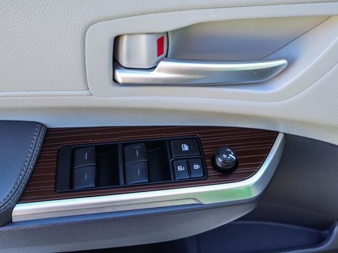 Used 2023 Toyota Sienna XLE image 33