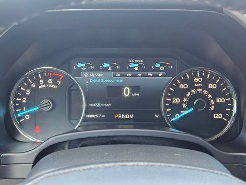 Used 2019 Ford F150 Lariat w/ Equipment Group 502A Luxury AWD/4WD image 11