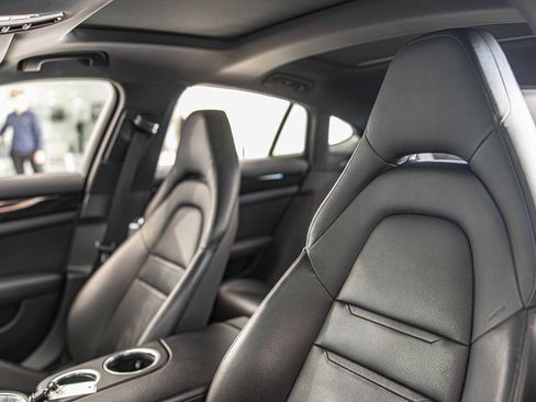 Used 2019 Porsche Panamera image 18