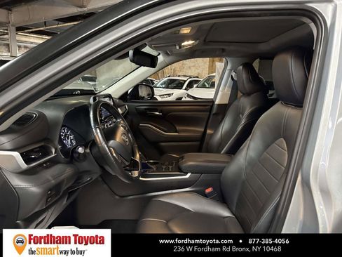 Used 2020 Toyota Highlander XLE image 17