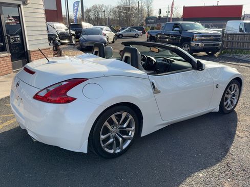 Used 2014 Nissan 370Z Touring image 9