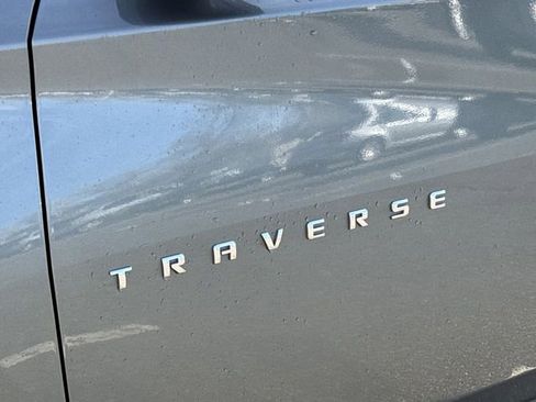 Used 2022 Chevrolet Traverse LT image 28
