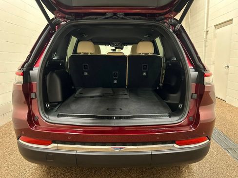 Used 2025 Jeep Grand Cherokee Limited AWD/4WD image 11