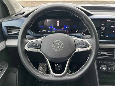 Certified 2024 Volkswagen Taos SE image 24