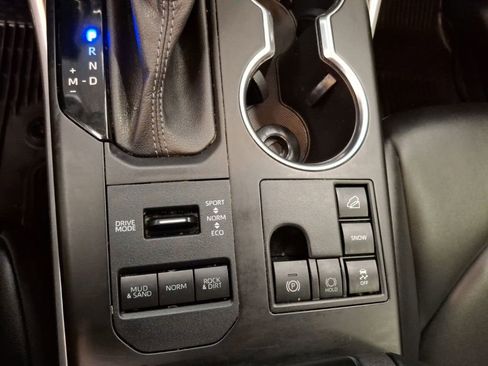 Used 2023 Toyota Highlander XLE AWD/4WD image 29