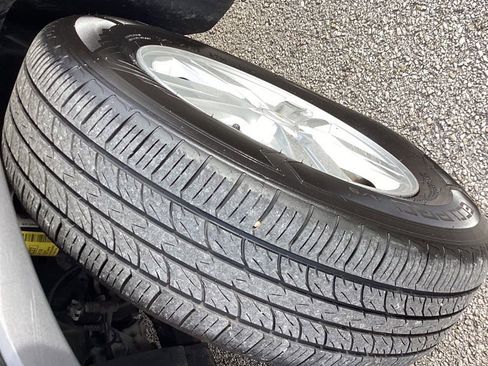 Used 2021 Chevrolet Trax LT w/ Premium Seat Package image 19