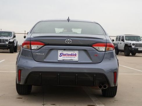 Used 2024 Toyota Corolla SE w/ SE Premium Package image 8