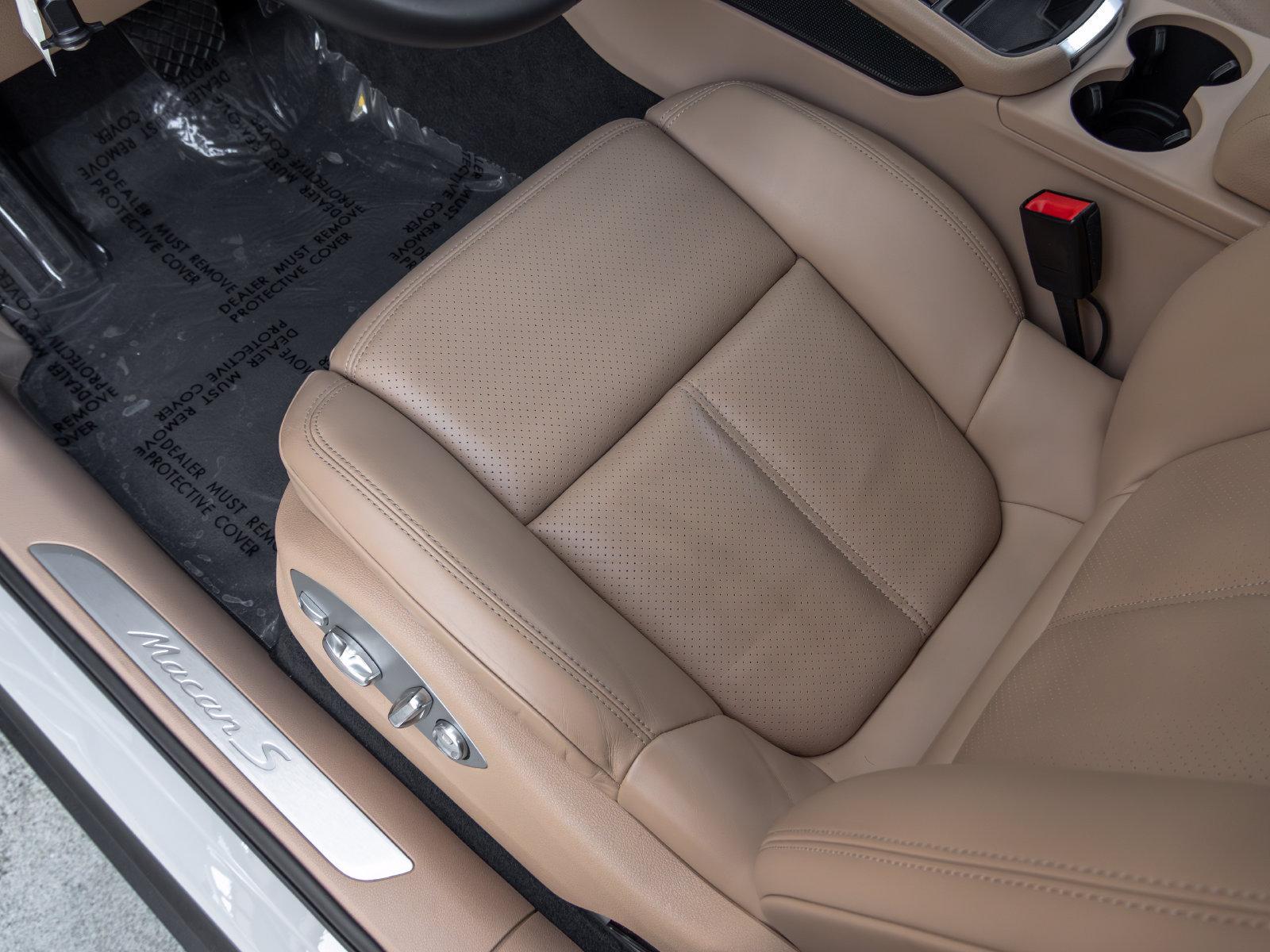 Certified 2023 Porsche Macan S AWD/4WD image 26