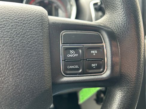 Used 2016 Dodge Grand Caravan SE image 18