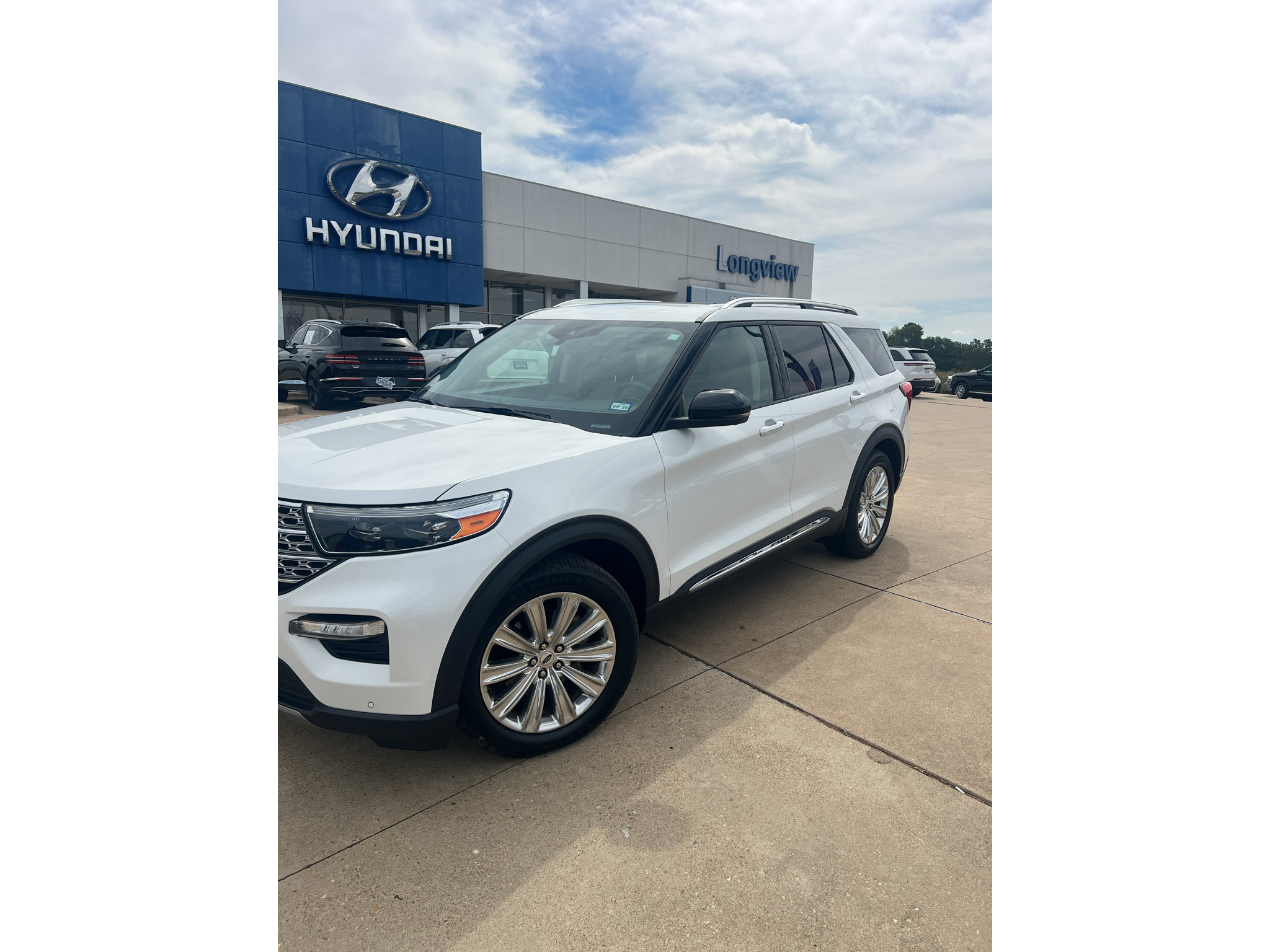Used 2020 Ford Explorer Limited w/ Class III Trailer Tow Package RWD image 1