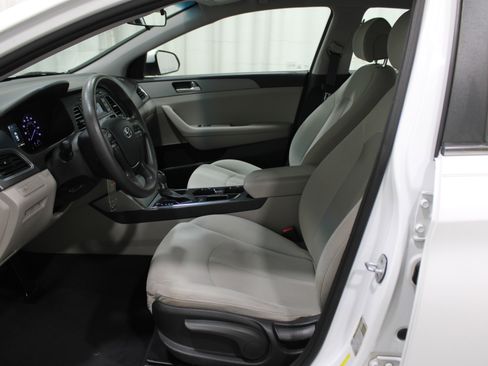 Used 2015 Hyundai Sonata SE image 3
