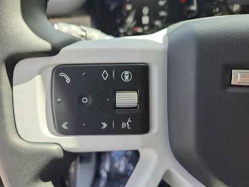 Used 2025 Land Rover Defender 130 S image 17
