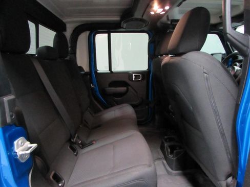 Used 2023 Jeep Gladiator Sport AWD/4WD image 19