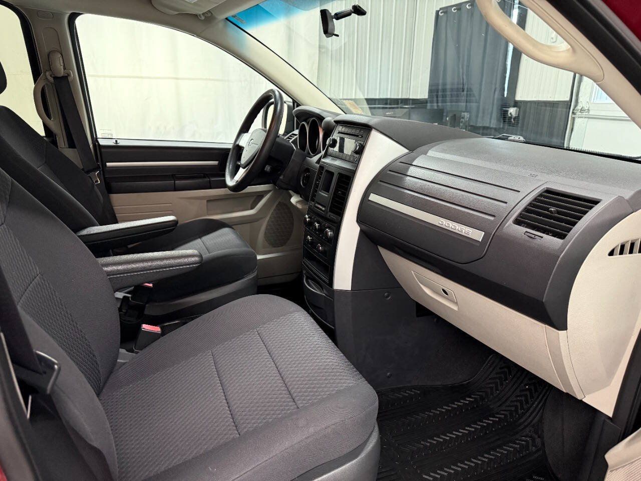 Used 2010 Dodge Grand Caravan SE FWD image 13