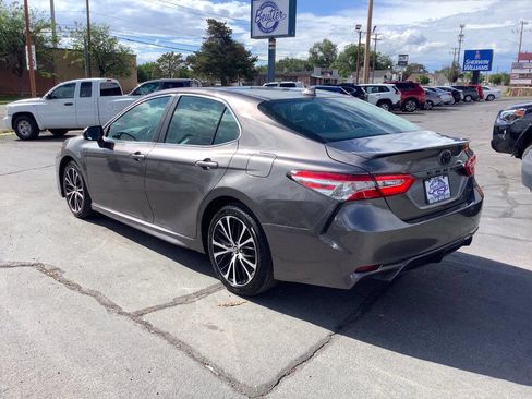 Used 2020 Toyota Camry SE w/ Carpet Mat Package FWD image 15