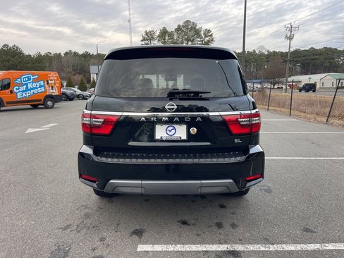 Used 2024 Nissan Armada SL w/ Captain's Chairs Package image 6