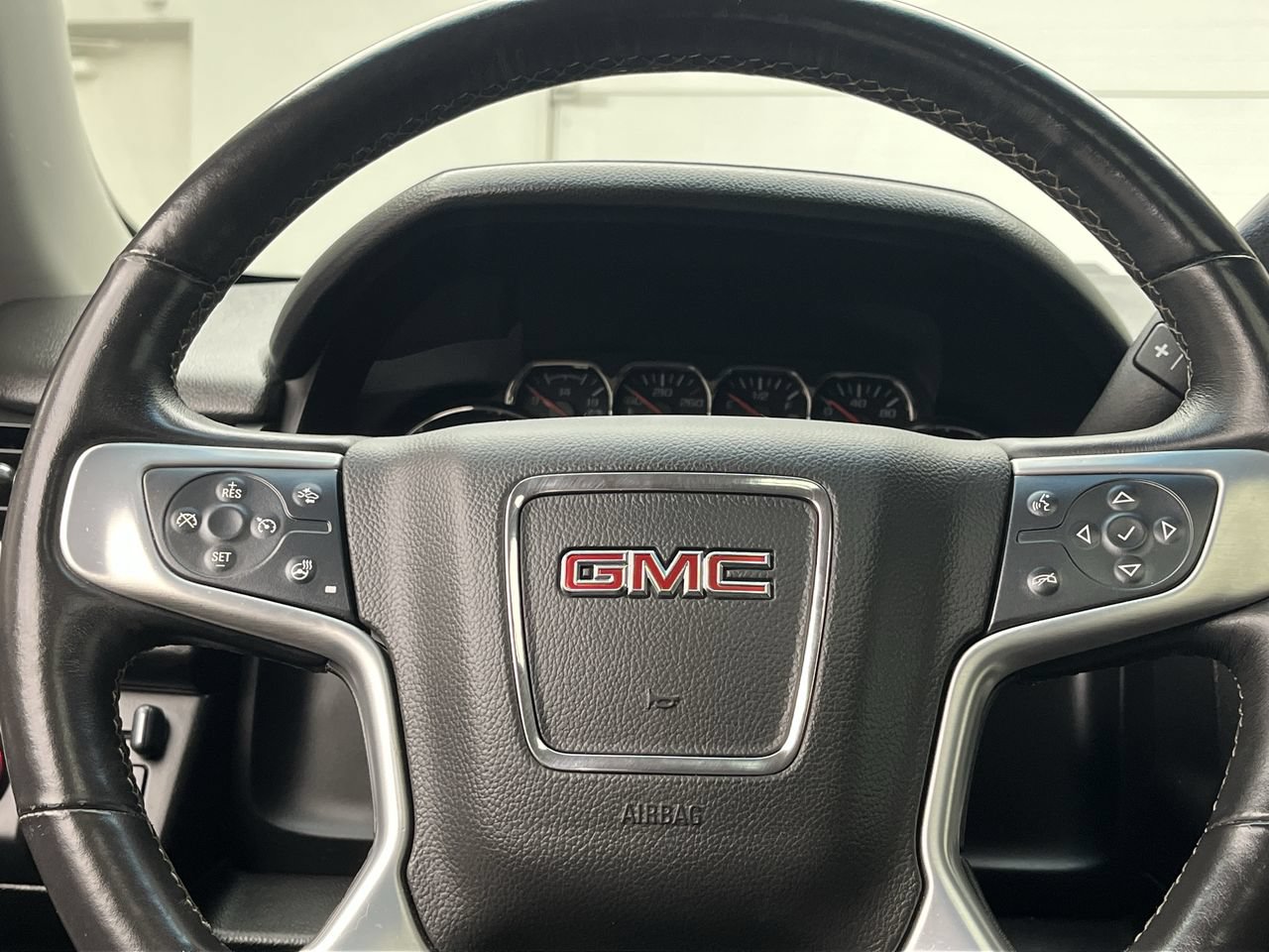 Used 2016 GMC Yukon XL SLT w/ Open Road Package AWD/4WD image 16