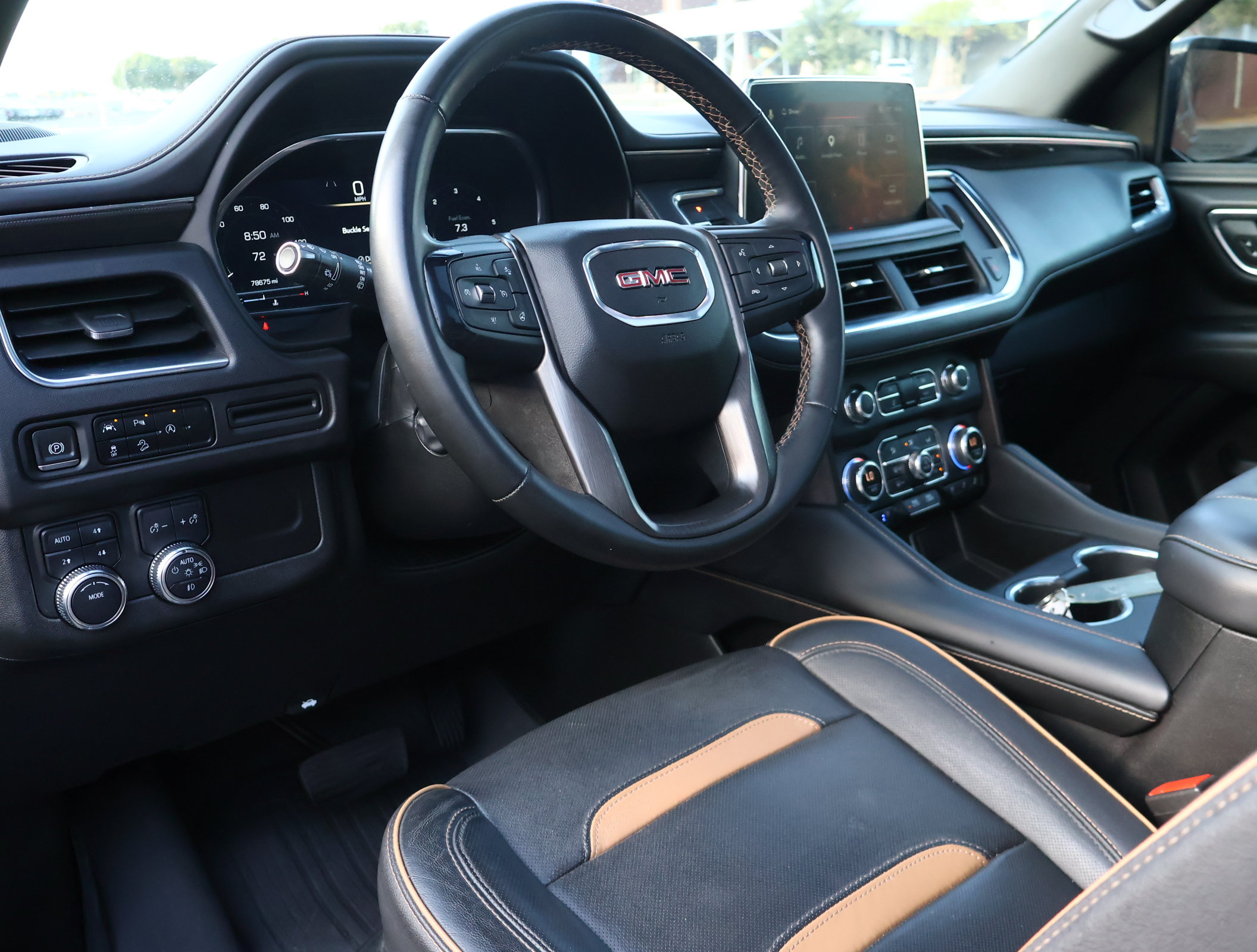 Used 2023 GMC Yukon XL AT4 w/ LPO, Floor Liner Package AWD/4WD image 3