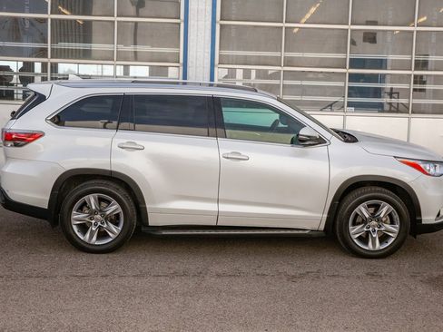 Used 2015 Toyota Highlander Limited image 4