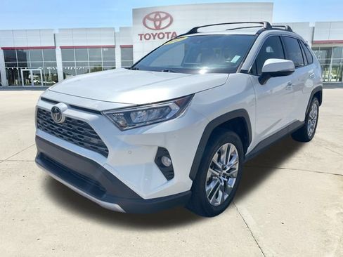 Used 2019 Toyota RAV4 Limited w/ Cold Weather Package FWD image 8