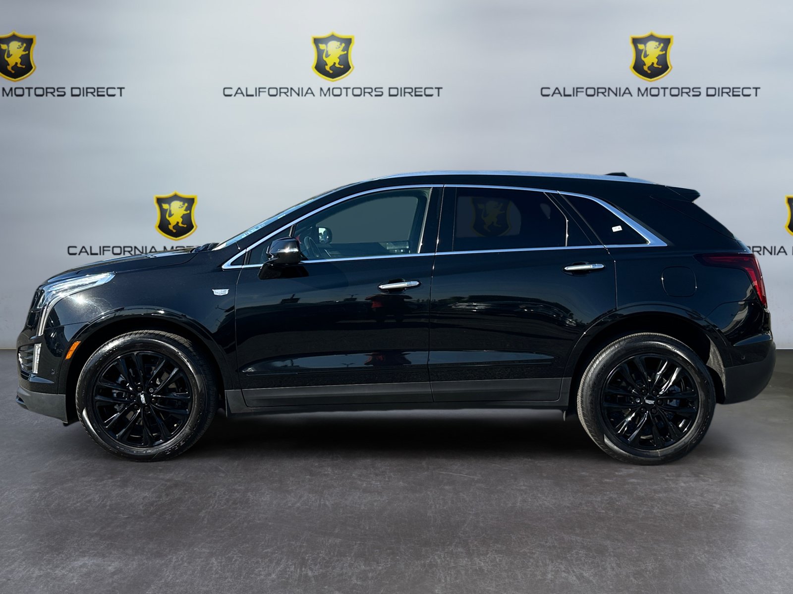 Used 2022 Cadillac XT5 Premium Luxury w/ LPO, ONYX Package FWD image 2
