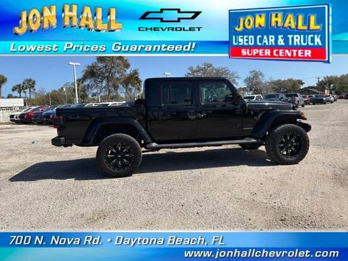 Used 2021 Jeep Gladiator Overland AWD/4WD image 14