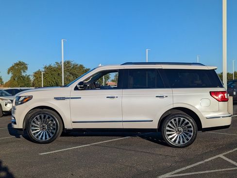 Used 2018 Lincoln Navigator Reserve image 3