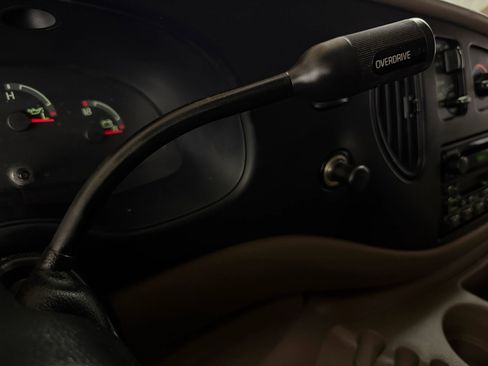 Used 2002 Ford E-350 and Econoline 350 Van image 56