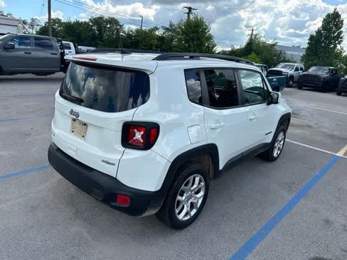 Used 2018 Jeep Renegade Latitude AWD/4WD image 15