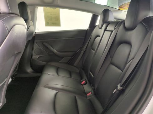 Used 2021 Tesla Model 3 Standard Range Plus image 14