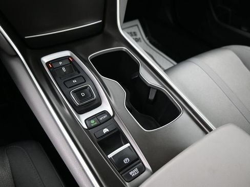 Used 2018 Honda Accord EX image 19