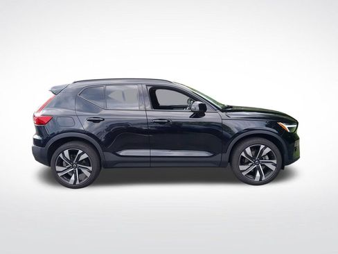 Used 2024 Volvo XC40 B5 Plus w/ Protection Package Premier AWD/4WD image 9