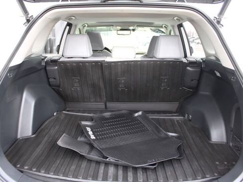 Used 2019 Toyota RAV4 Limited image 9