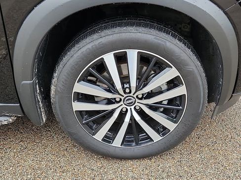 Used 2024 Nissan Pathfinder Platinum w/ Lighting Package (N93) AWD/4WD image 8