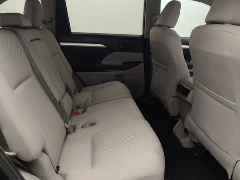 Used 2019 Toyota Highlander LE image 19