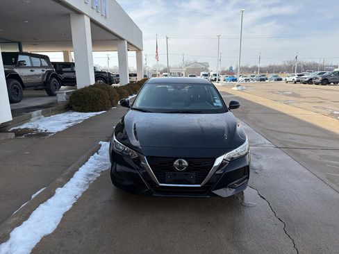 Used 2023 Nissan Sentra SV image 2