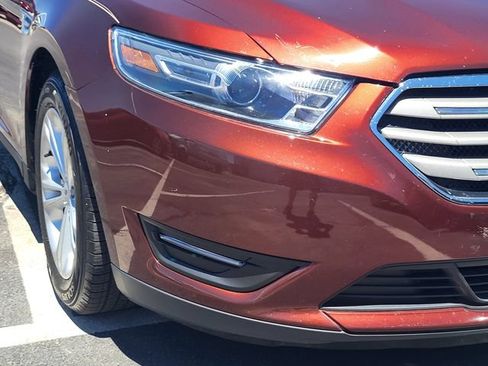 Used 2016 Ford Taurus SEL FWD image 4