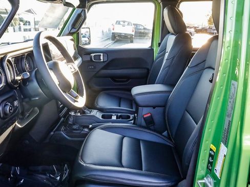 New 2025 Jeep Gladiator Sport image 19