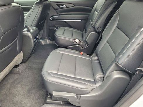 Used 2025 Chevrolet Traverse LT FWD image 15