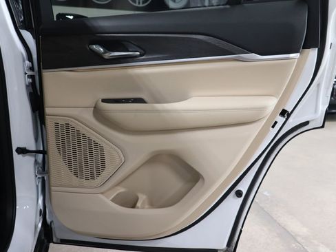 Used 2025 Jeep Grand Cherokee Limited image 22