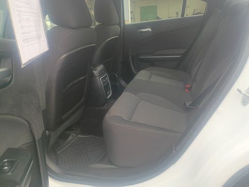 Used 2018 Dodge Charger SXT RWD image 11