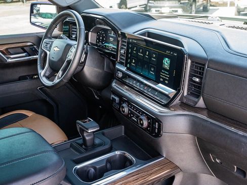 Used 2025 Chevrolet Silverado 1500 LT image 13