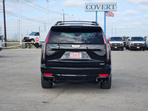 Used 2024 Cadillac Escalade ESV V w/ LPO, ONYX Package AWD/4WD image 6