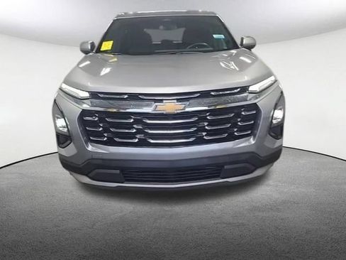 Used 2025 Chevrolet Equinox LT AWD/4WD image 2