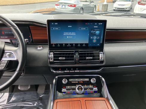 Used 2024 Lincoln Navigator Reserve image 25