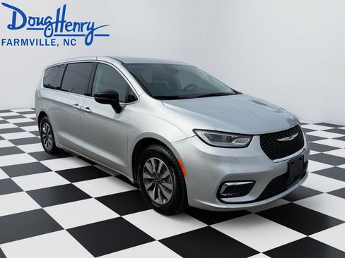 Used 2024 Chrysler Pacifica Limited FWD image 7