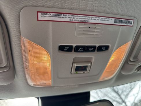 Used 2021 Toyota Corolla LE image 9